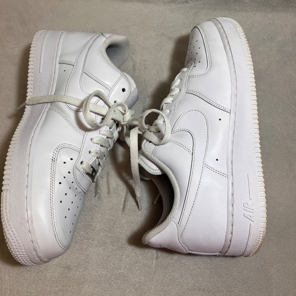 Nike Air Force 1 Men\'s Low Triple White Leather Sneakers Shoe Size 10.5 main image 8